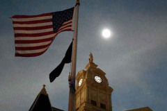 041024Eclipse_Courthouse3